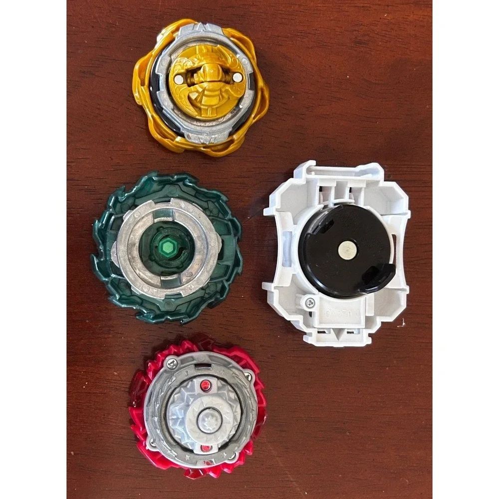 Beyblade Burst Lot of 3 Tops and 1 White‎ Launcher Red Green Gold Battle Set